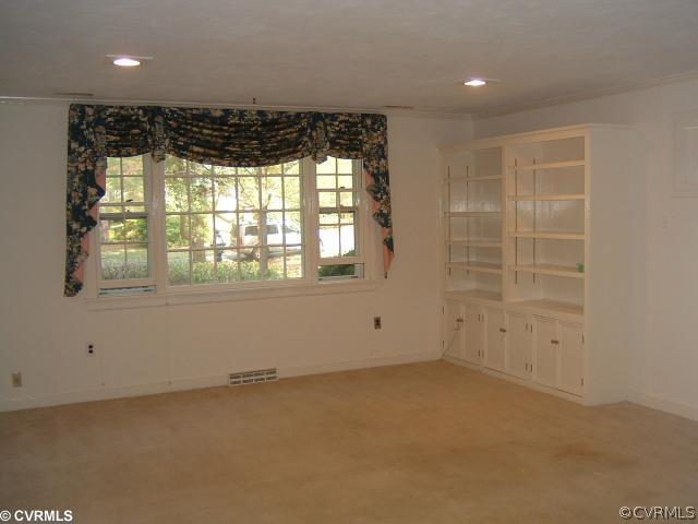 7705 Wood Road Richmond, VA 23229 - Photo 5 of 12 Den/Family/Great Room - Family Room with built-ins