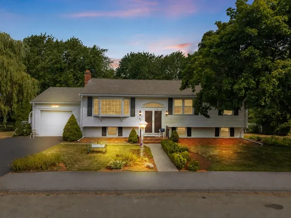 $899,900 | 45 Sun Valley Drive, Braintree, MA 02184