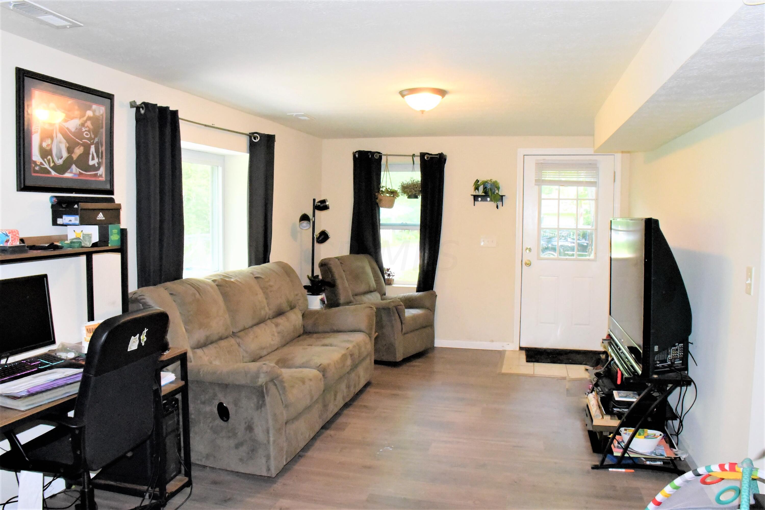 1193 Evergreen Road Columbus, OH 43207 - Photo 4 of 21 DSC_1206