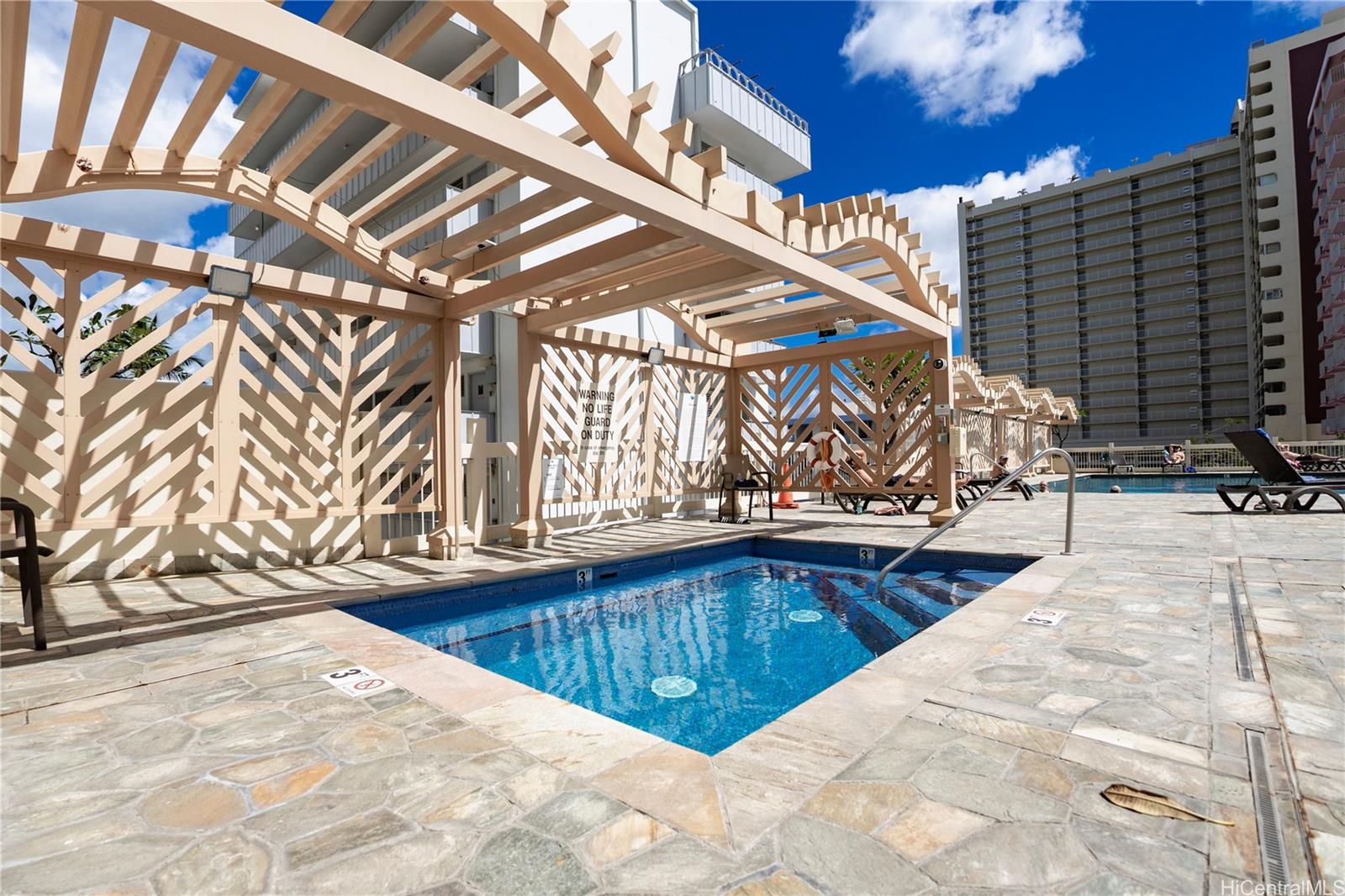 445 Seaside Avenue, Unit 2006 Honolulu, HI 96815 - Photo 13 of 23 a view of a backyard of a house