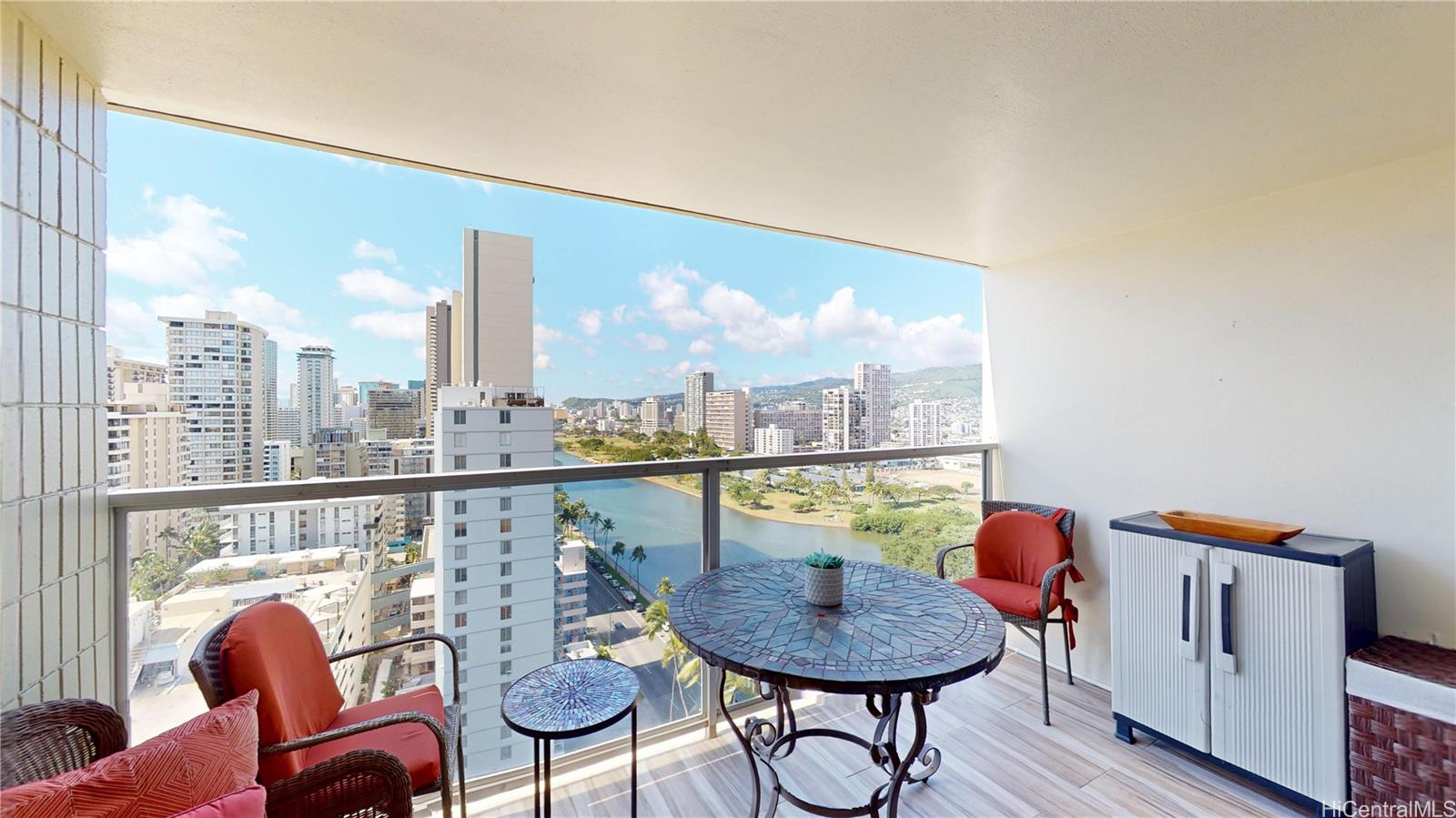 445 Seaside Avenue, Unit 2006 Honolulu, HI 96815 - Photo 9 of 23 a balcony with table and chairs