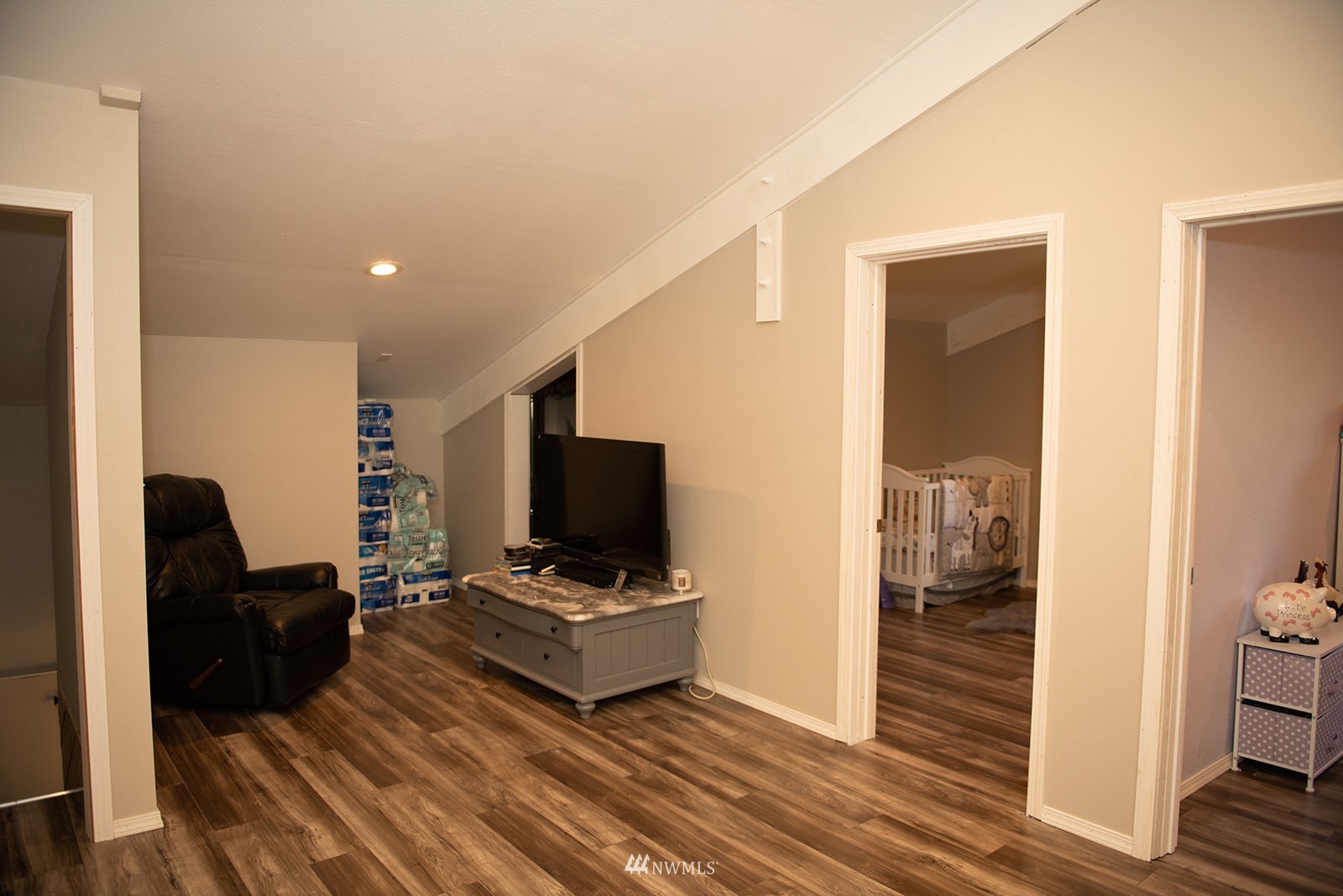 650-38 Logan Hill Road Chehalis, WA 98532 - Photo 13 of 36 a living room with furniture and a flat screen tv