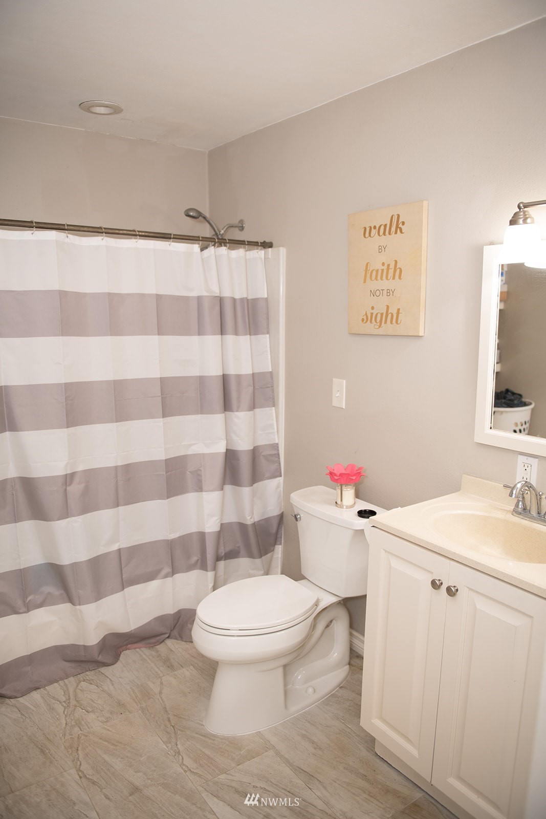 650-38 Logan Hill Road Chehalis, WA 98532 - Photo 16 of 36 a bathroom with a sink toilet and shower
