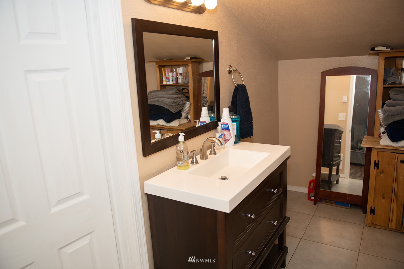 650-38 Logan Hill Road Chehalis, WA 98532 - Photo 21 of 36 a bathroom with a sink vanity and mirror
