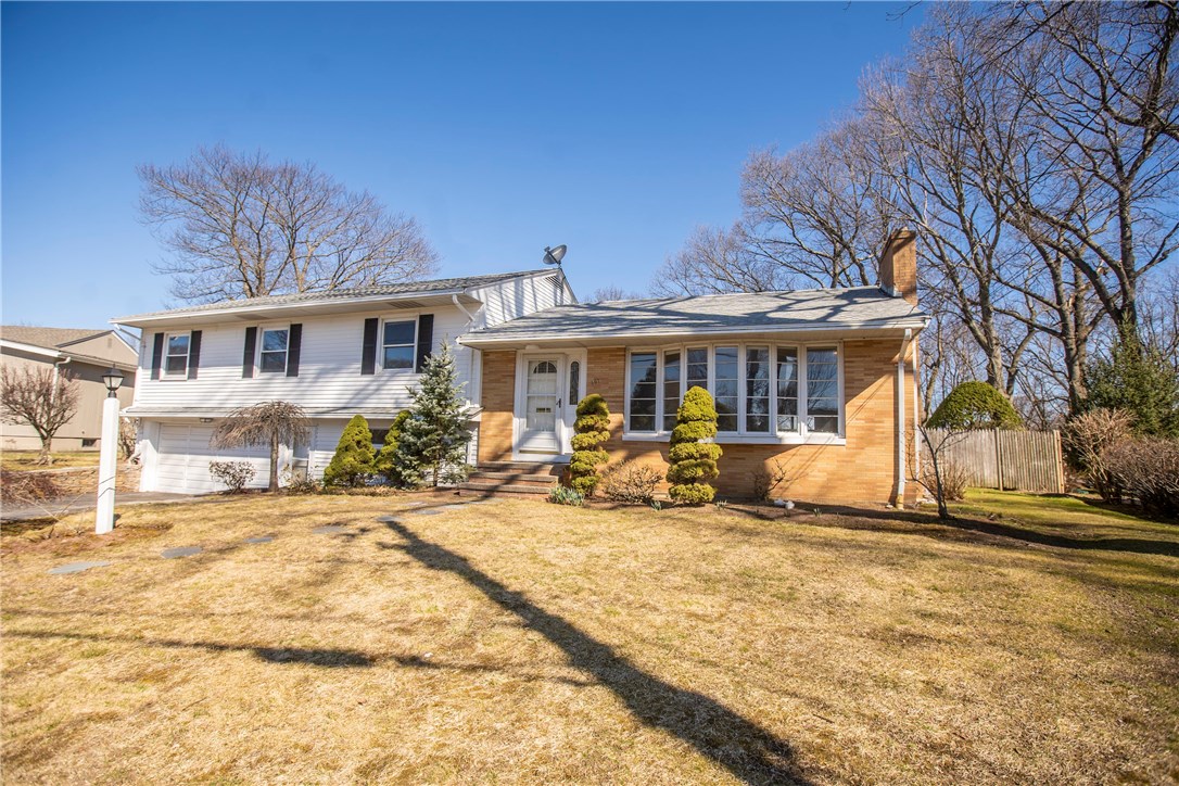 "101 Amherst Road, Cranston, Rhode Island 02920" Fabulous Home~ Fabulous Layout~ Fabulous Location~ Fabulous Yard~ Fabulous Price~  Call Today for Your Private Showing~