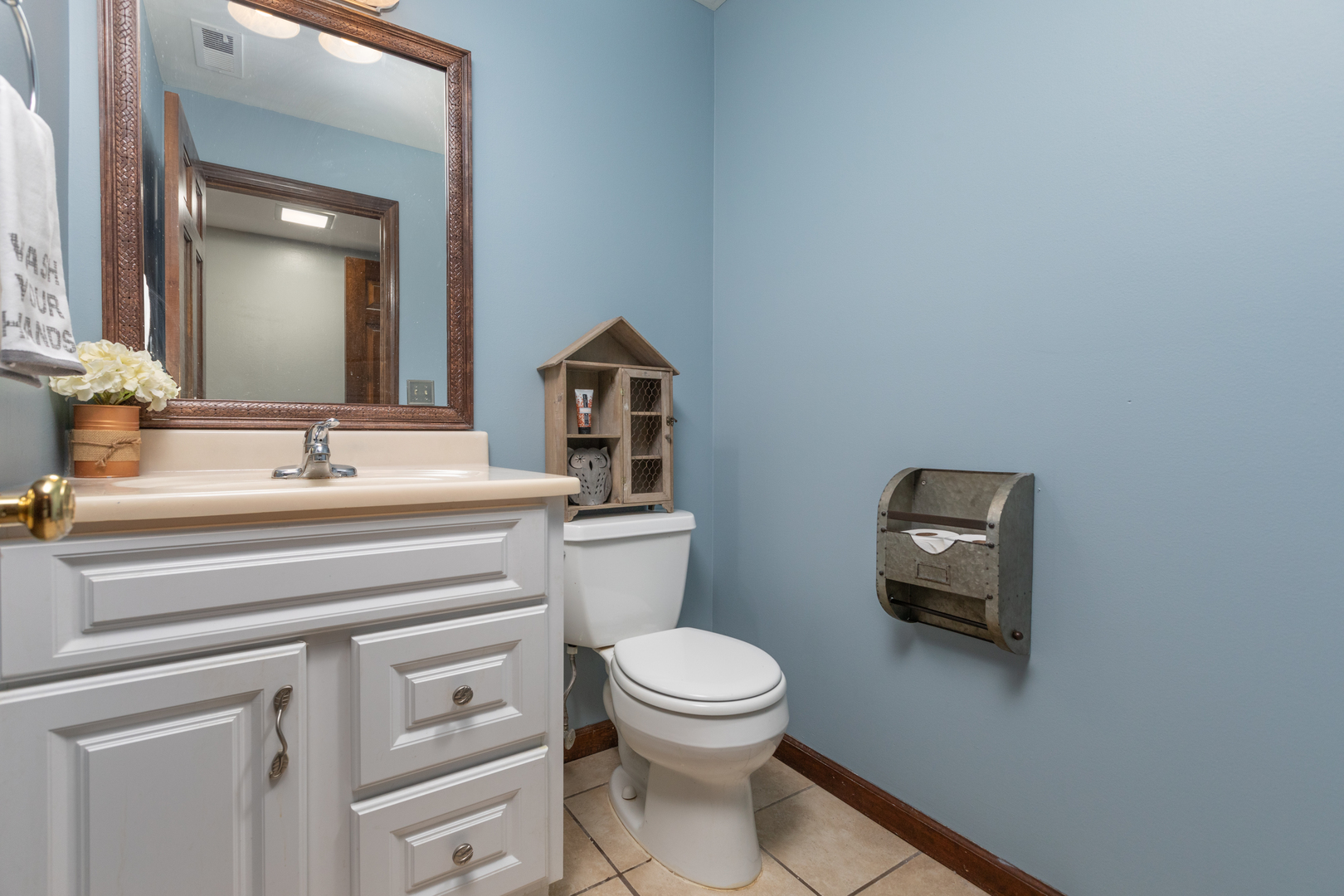 1616 Apache Drive Naperville, IL 60563 - Photo 15 of 36 a bathroom with a toilet a sink and mirror