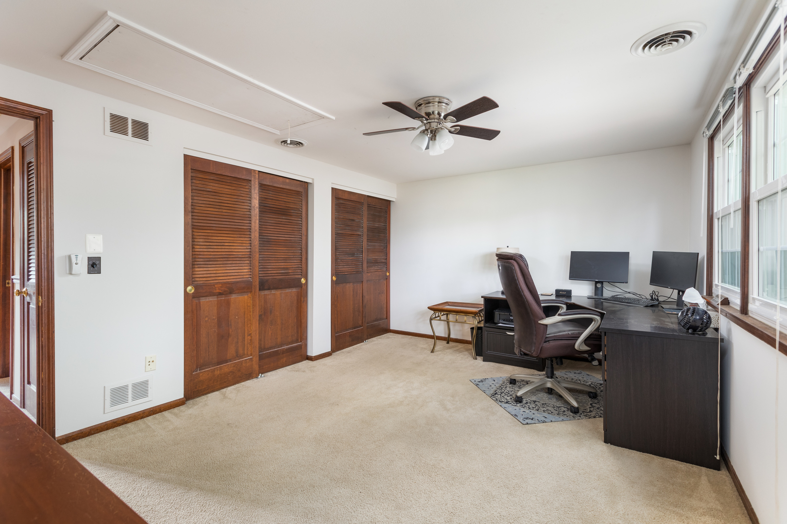 1616 Apache Drive Naperville, IL 60563 - Photo 23 of 36 a workspace with a window