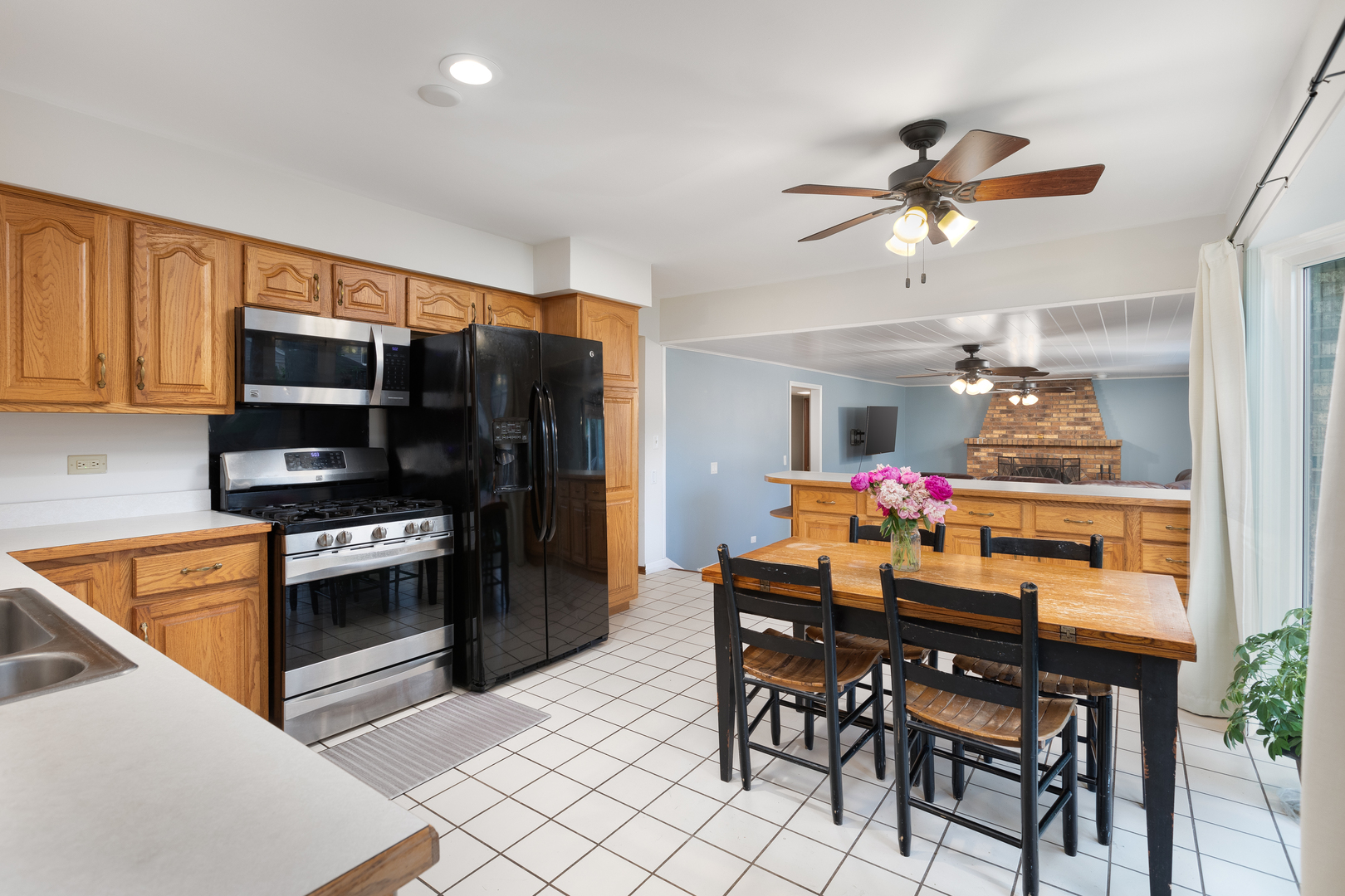 1616 Apache Drive Naperville, IL 60563 - Photo 4 of 36 a kitchen with a dining table and chairs