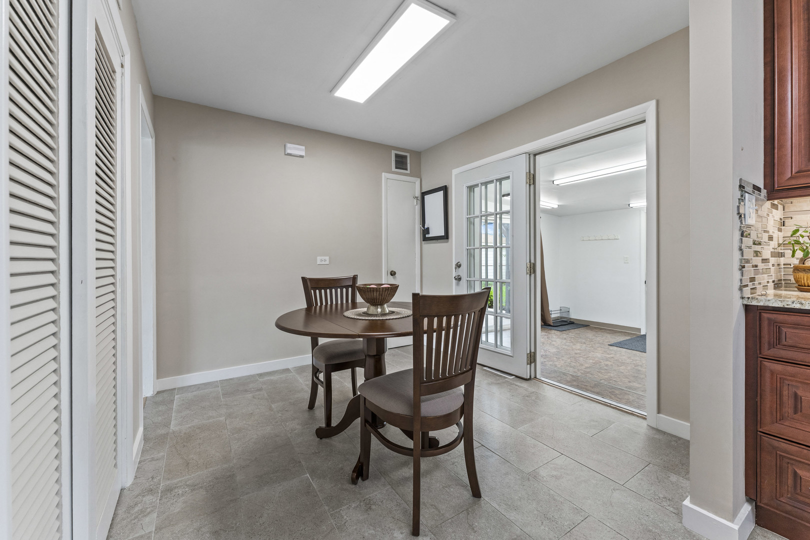 439 Highview Avenue Elmhurst, IL 60126 - Photo 12 of 42 a view of a dining room with furniture