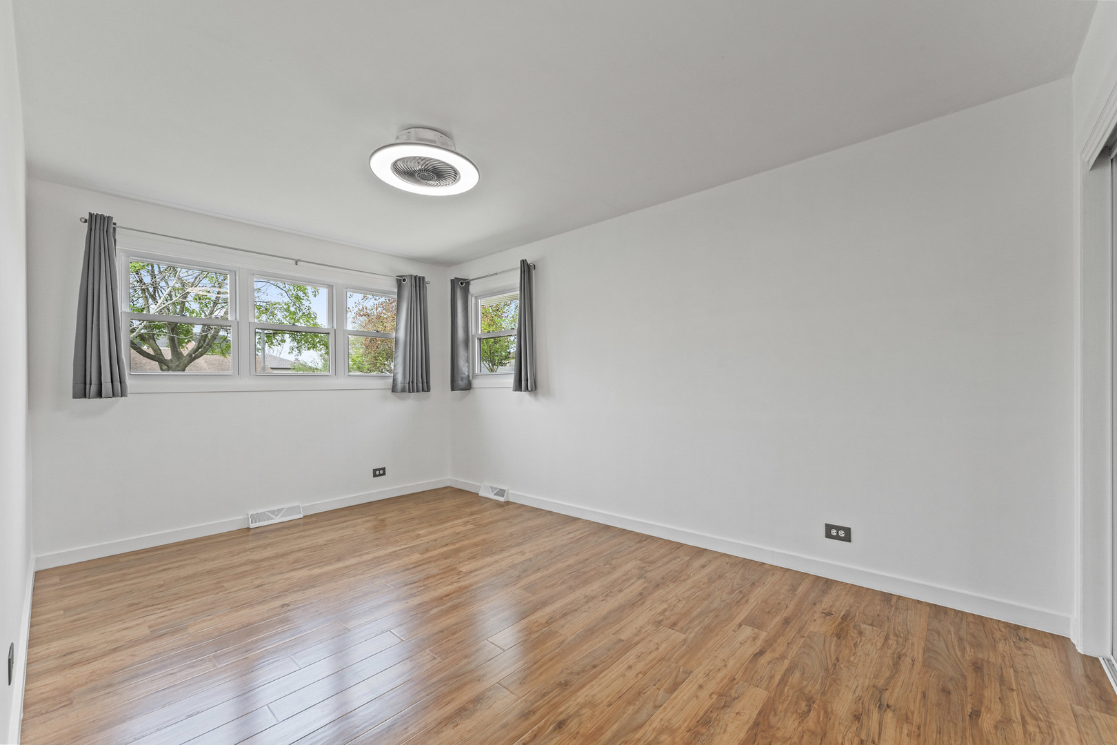 439 Highview Avenue Elmhurst, IL 60126 - Photo 14 of 42 a view of empty room with wooden floor and fan