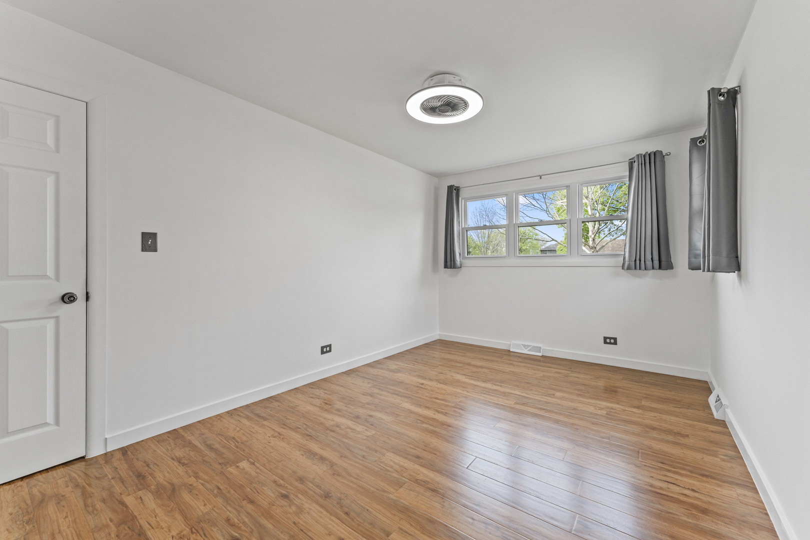 439 Highview Avenue Elmhurst, IL 60126 - Photo 15 of 42 a view of empty room with wooden floor and fan