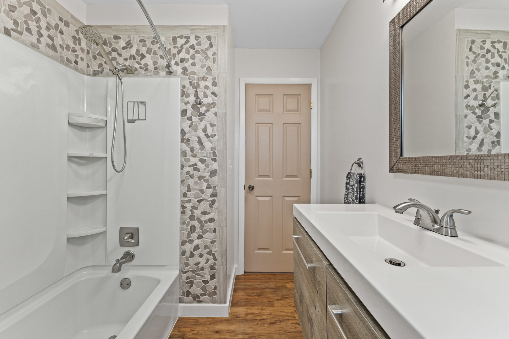 439 Highview Avenue Elmhurst, IL 60126 - Photo 18 of 42 a bathroom with a bathtub a sink and a shower