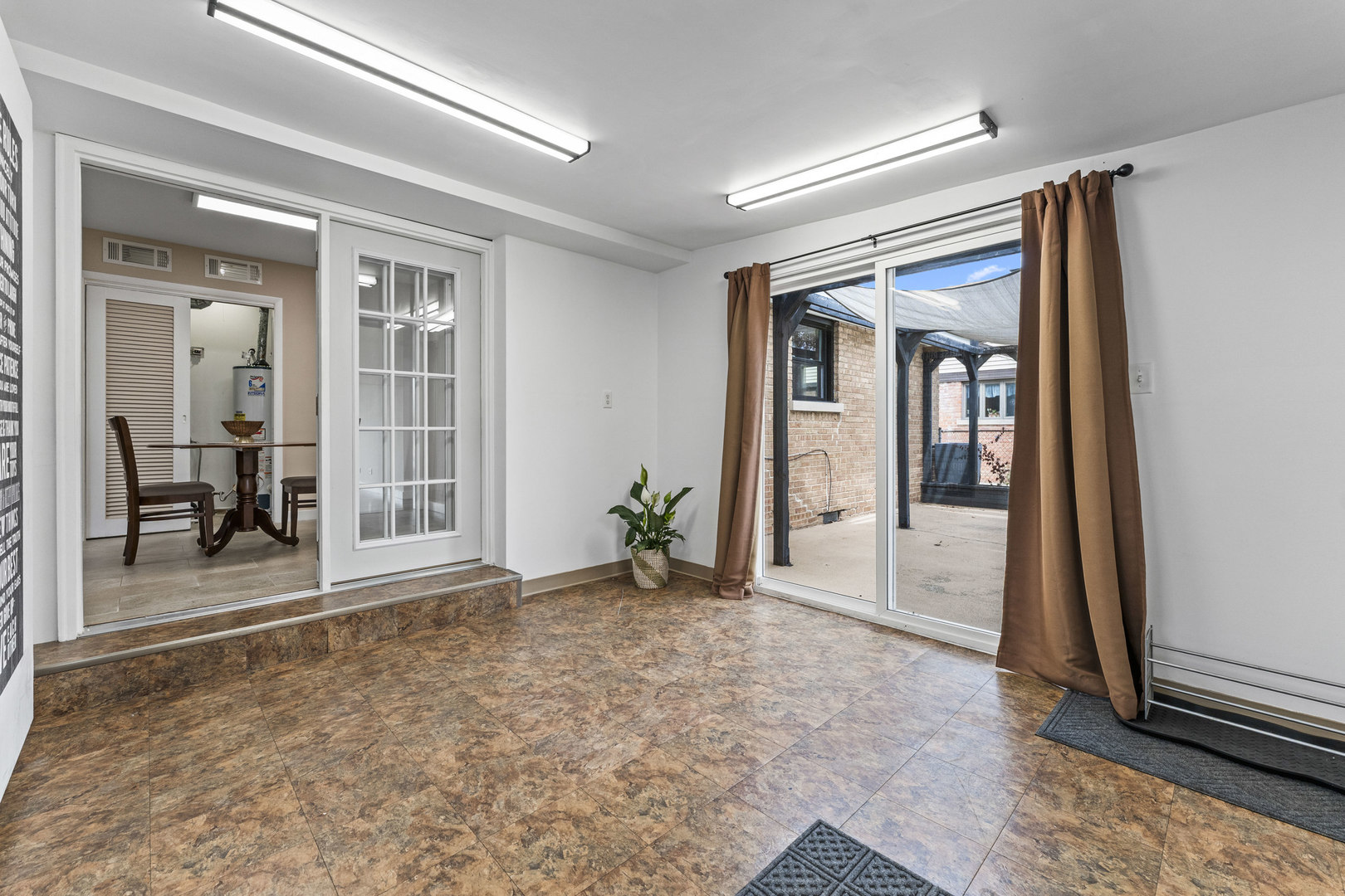 439 Highview Avenue Elmhurst, IL 60126 - Photo 25 of 42 a view of an entryway of house