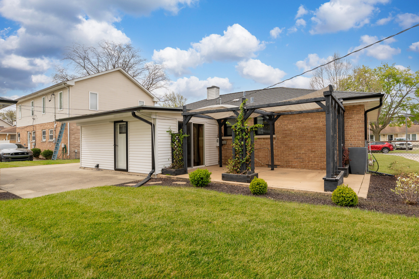439 Highview Avenue Elmhurst, IL 60126 - Photo 30 of 42 a view of a house with basketball court