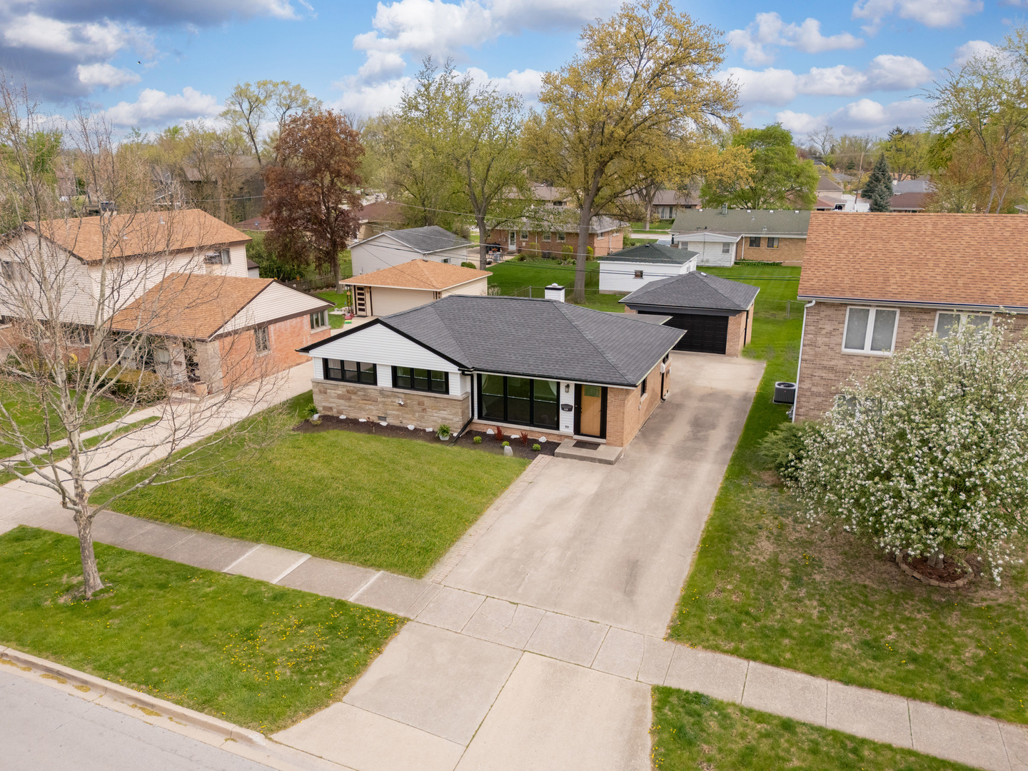 439 Highview Avenue Elmhurst, IL 60126 - Photo 33 of 42 an aerial view of a house with swimming pool garden and trees