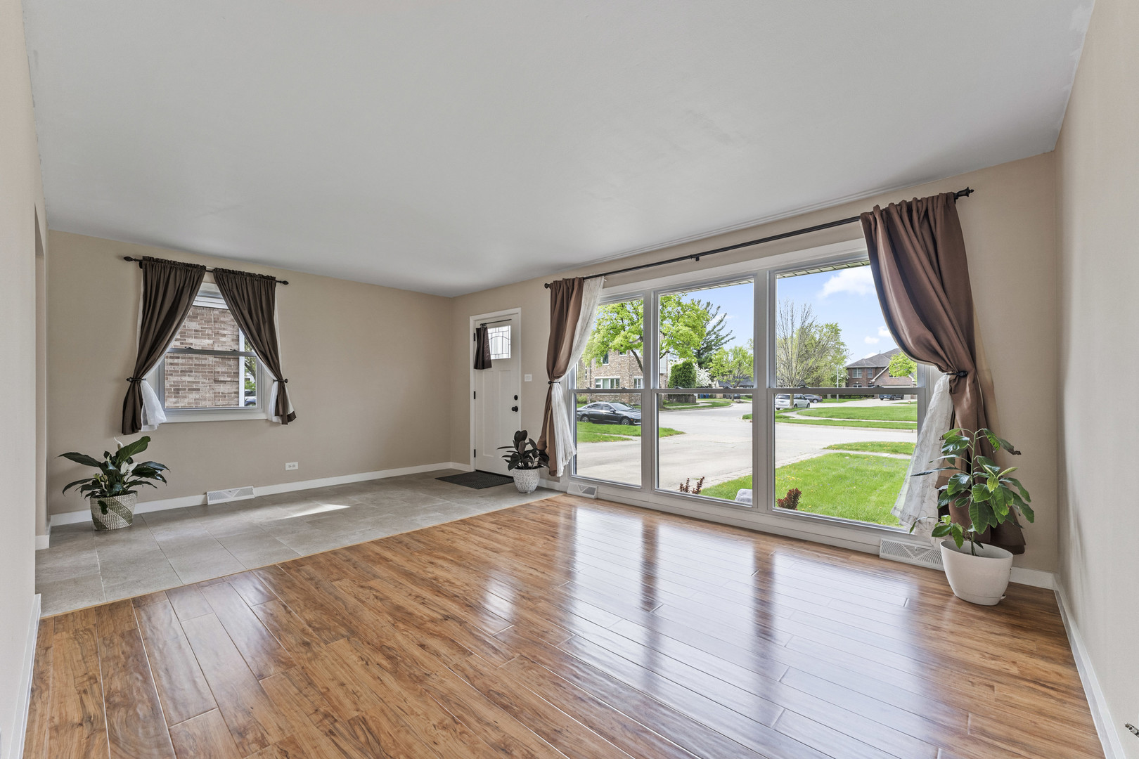 439 Highview Avenue Elmhurst, IL 60126 - Photo 6 of 42 a view of empty room with wooden floor and fan