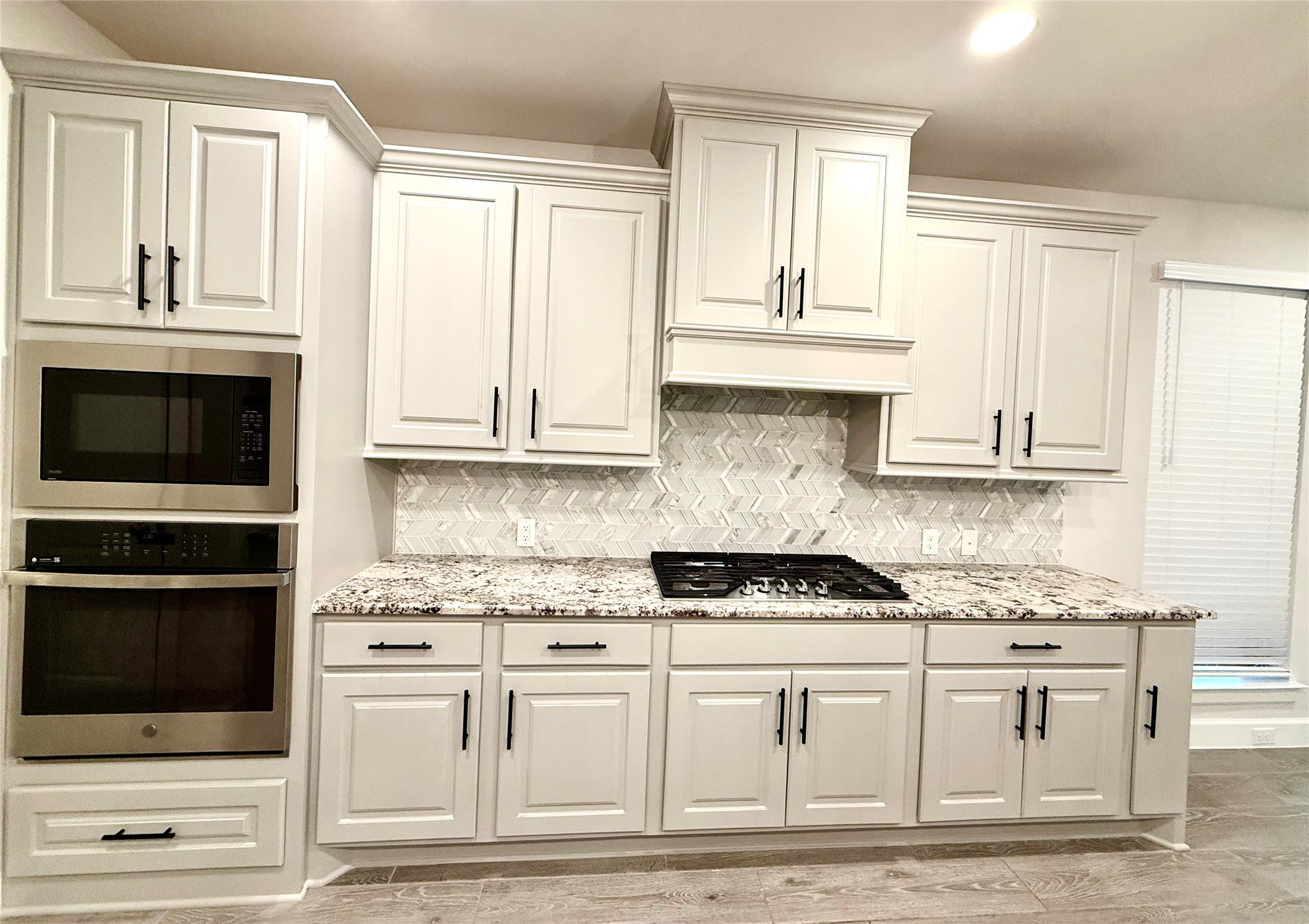 596 Santa Rosa Hls Drive Katy, TX 77493 - Photo 8 of 45 a kitchen with granite countertop white cabinets and appliances