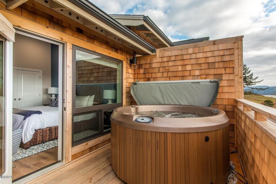 36380 Brooten Mountain Road Pacific City, OR 97135 - Photo 15 of 22 Hot Tub