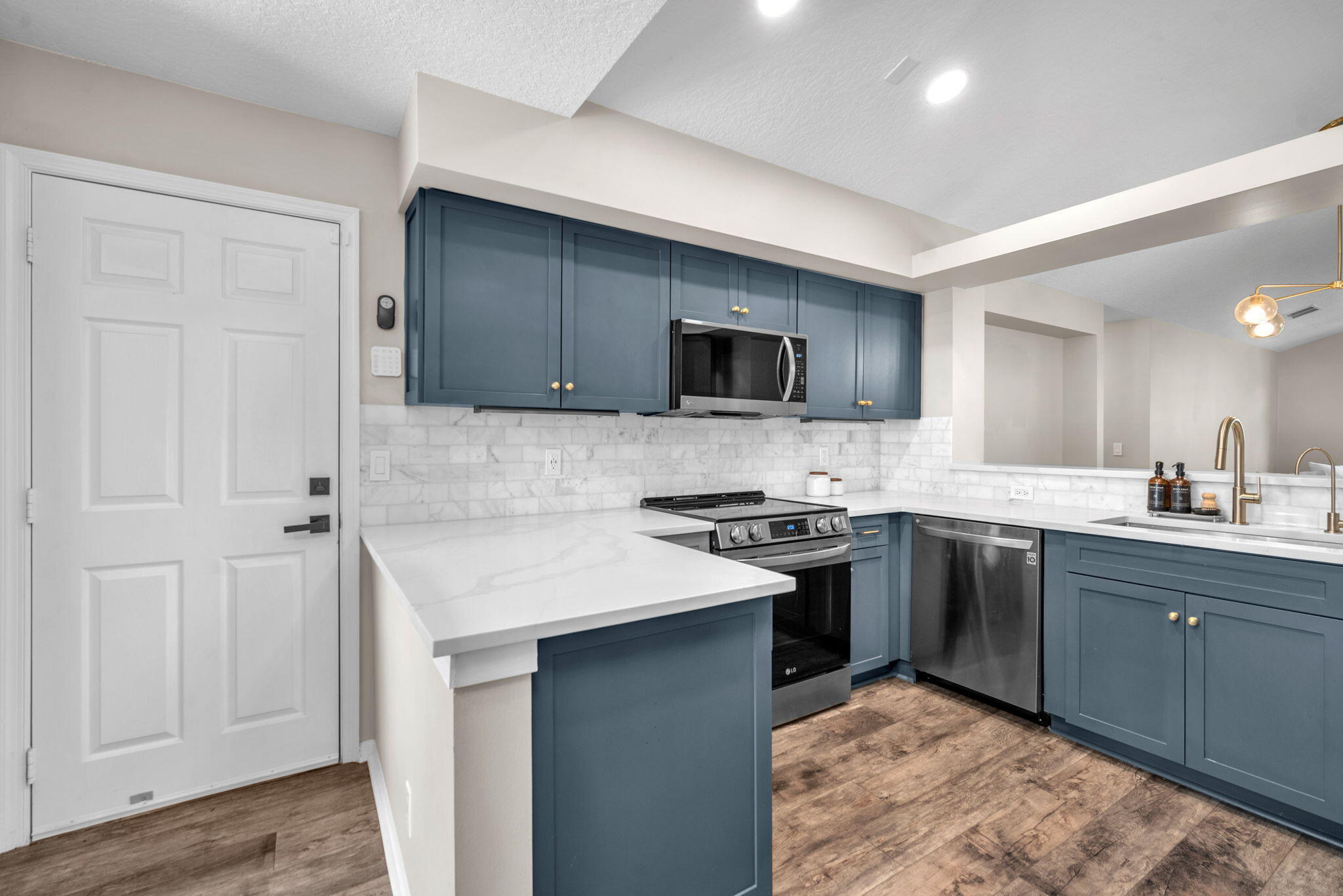 3005 Casa Rio Court Riviera Beach, FL 33418 - Photo 13 of 52 38-web-or-mls-DSC05648
