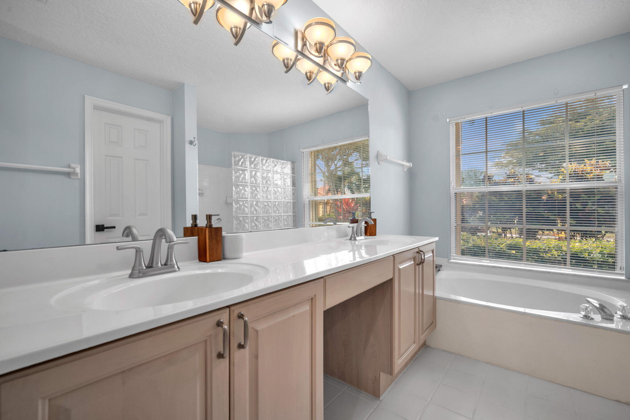 3005 Casa Rio Court Riviera Beach, FL 33418 - Photo 37 of 52 34-web-or-mls-DSC05629