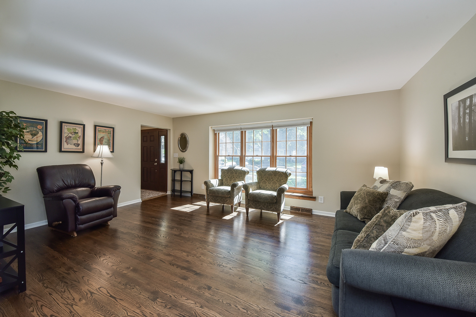 18 Wakefield Lane Geneva, IL 60134 - Photo 4 of 23 a living room with furniture and wooden floor