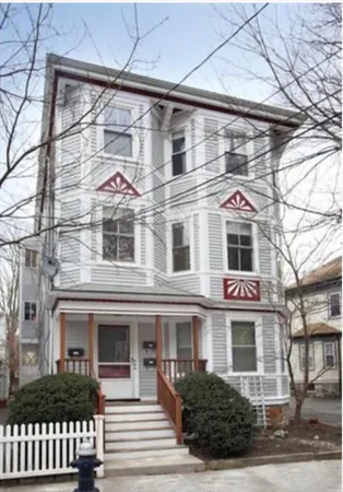 $3,000 | 112 Chestnut Street, Unit 1, Brookline, MA 02445