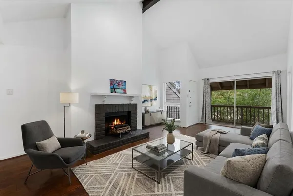 $1,800 | 2100 Tanglewilde Street, Unit 330, Houston, TX 77063