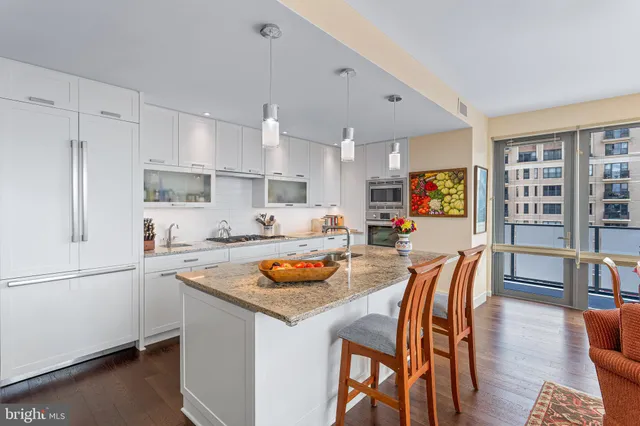$1,375,000 | 4960 Fairmont Avenue, Unit 807, Bethesda, MD 20814