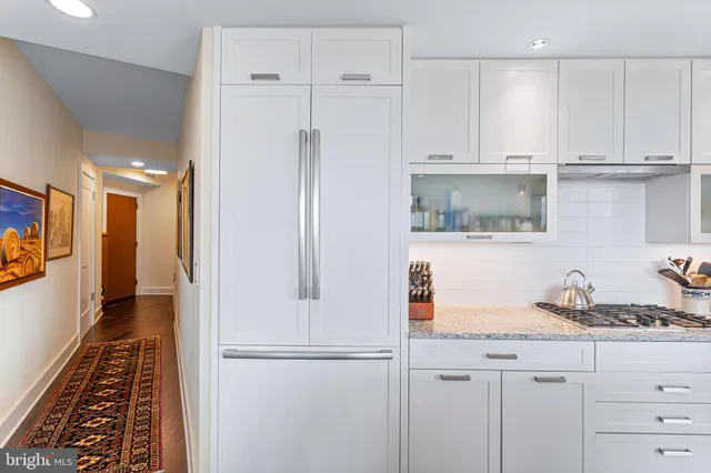 $1,375,000 | 4960 Fairmont Avenue, Unit 807, Bethesda, MD 20814