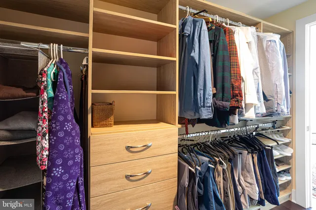 $1,375,000 | 4960 Fairmont Avenue, Unit 807, Bethesda, MD 20814