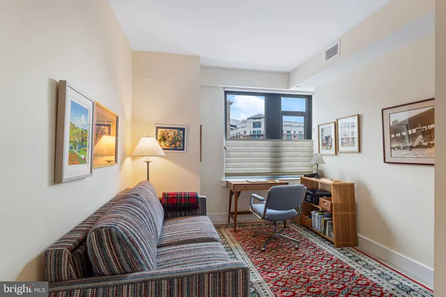 $1,375,000 | 4960 Fairmont Avenue, Unit 807, Bethesda, MD 20814