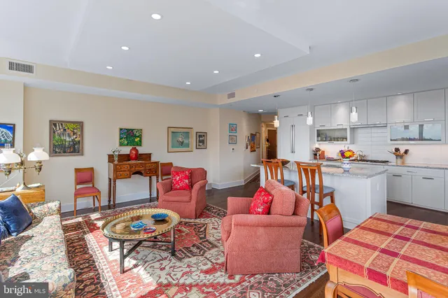 $1,375,000 | 4960 Fairmont Avenue, Unit 807, Bethesda, MD 20814
