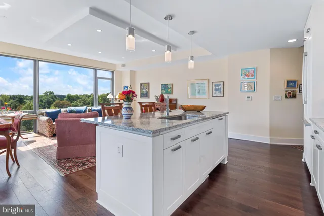 $1,375,000 | 4960 Fairmont Avenue, Unit 807, Bethesda, MD 20814