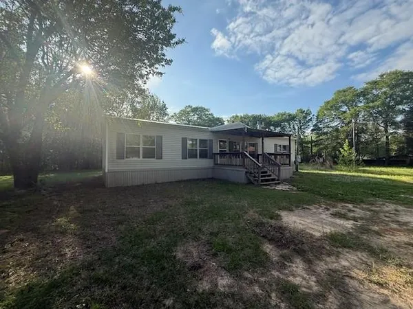 a view of a house with backyard porch and garden