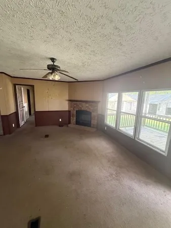 a view of empty room with a ceiling fan