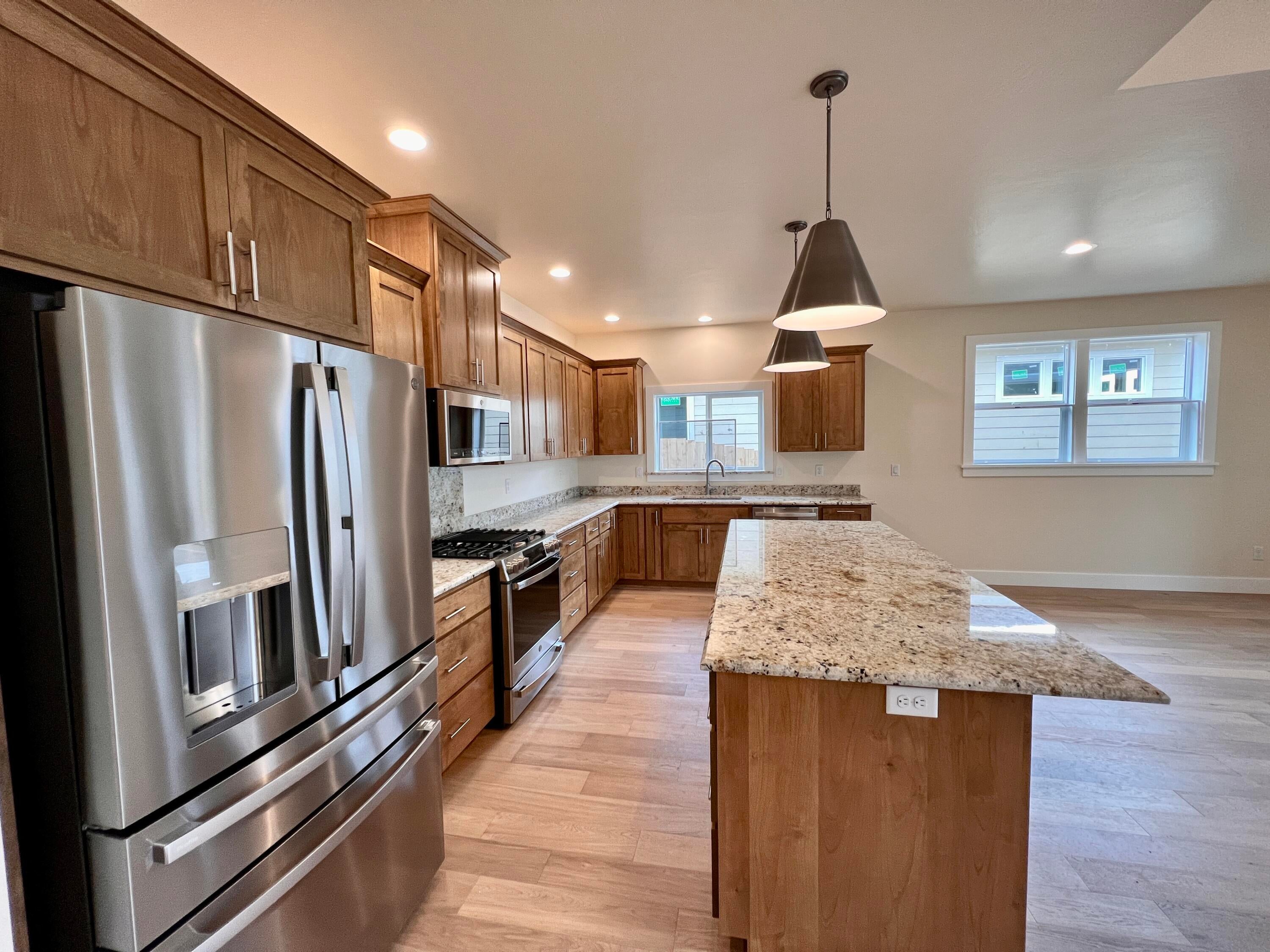 363 Randy Street Ashland, OR 97520 - Photo 6 of 28 Kitchen