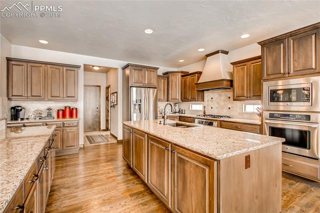 12845 Holmes Road Colorado Springs, CO 80908 - Photo 10 of 22