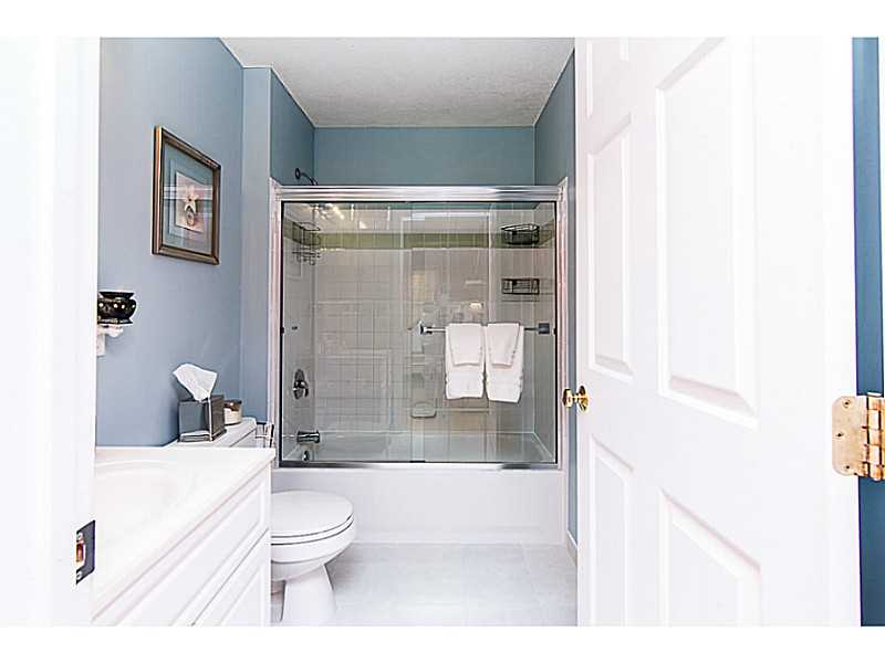 110 Mill Street, Unit 302 Woonsocket, RI 02895 - Photo 12 of 17 Master Bath/Spa.