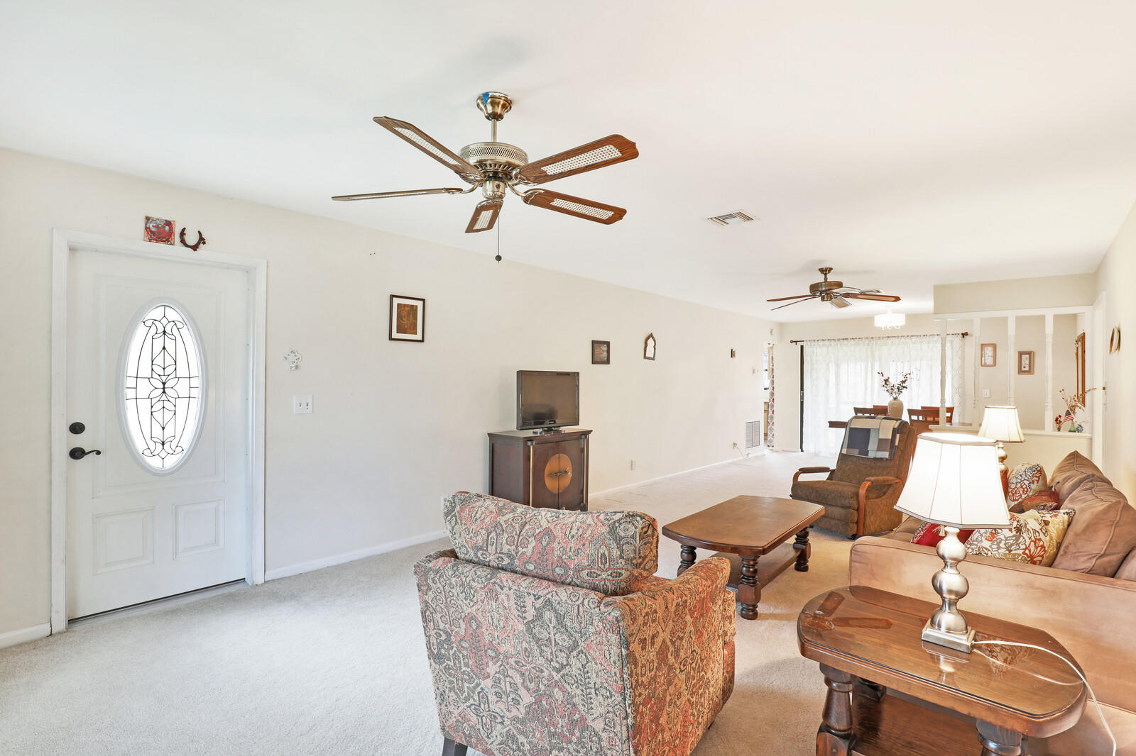 9825 Walnut Tree Way, Unit B Boynton Beach, FL 33436 - Photo 4 of 21 Living room