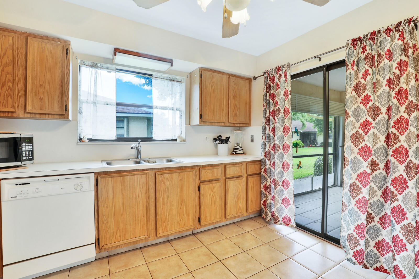 9825 Walnut Tree Way, Unit B Boynton Beach, FL 33436 - Photo 9 of 21 12_Image_12_mls