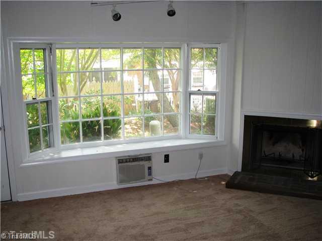 2906 St Marks Road Southwest, Unit D Winston-Salem, NC 27103 - Photo 2 of 11 Den/Family/Great Room.