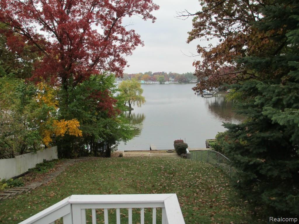 588 Heights Road Lake Orion, MI 48362 - Photo 19 of 19 View from upper level deck