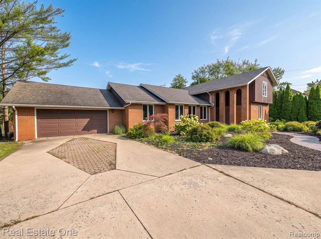 3311 North Custer Road Monroe, MI 48162 - Photo 2 of 32 Gallery Image 2