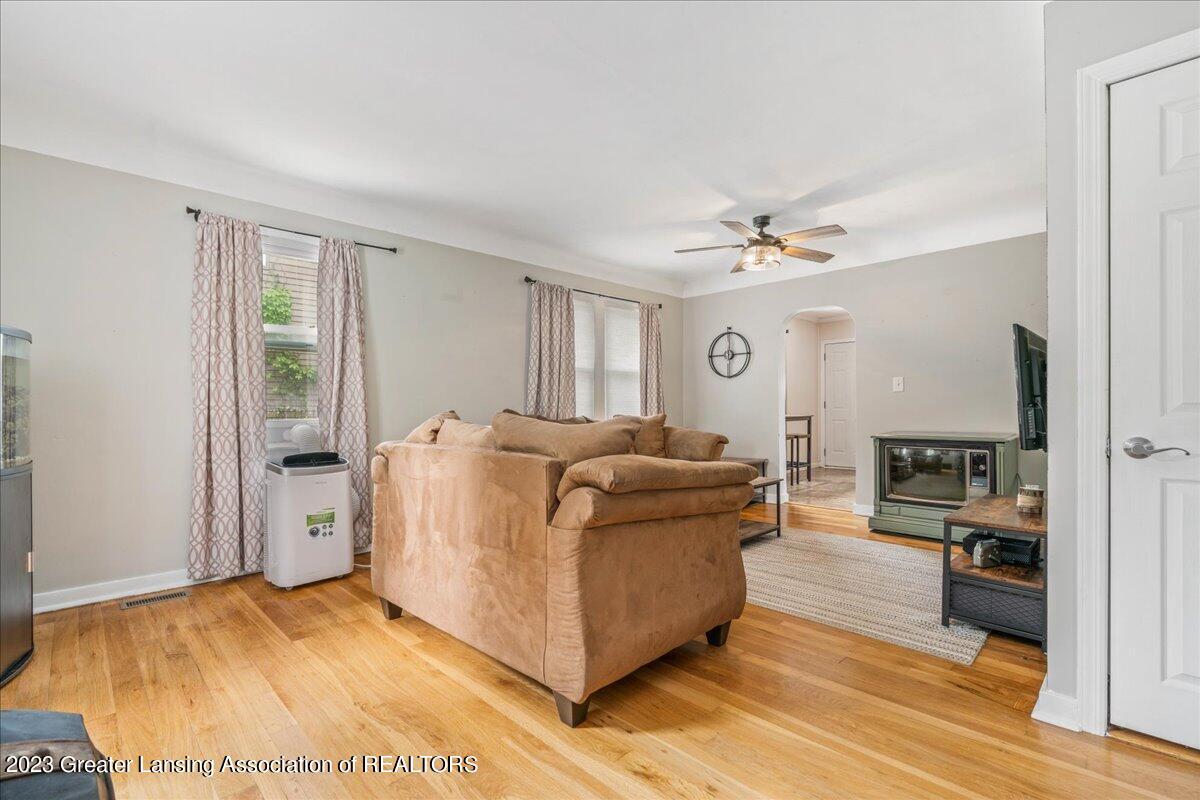 3528 North Aurelius Road Lansing, MI 48910 - Photo 10 of 36 44-Media Jett-44