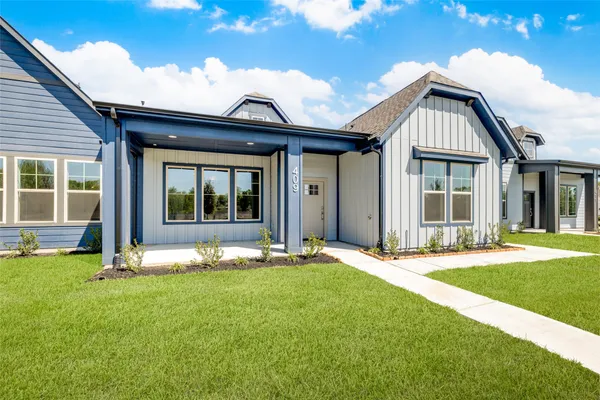 $299,900 | 409 Legacy Point Drive, Unit B, Sealy, TX 77474