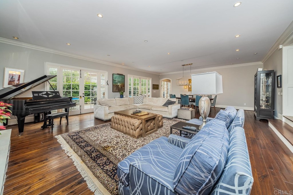 7695 Hillside Drive La Jolla, CA 92037 - Photo 14 of 39