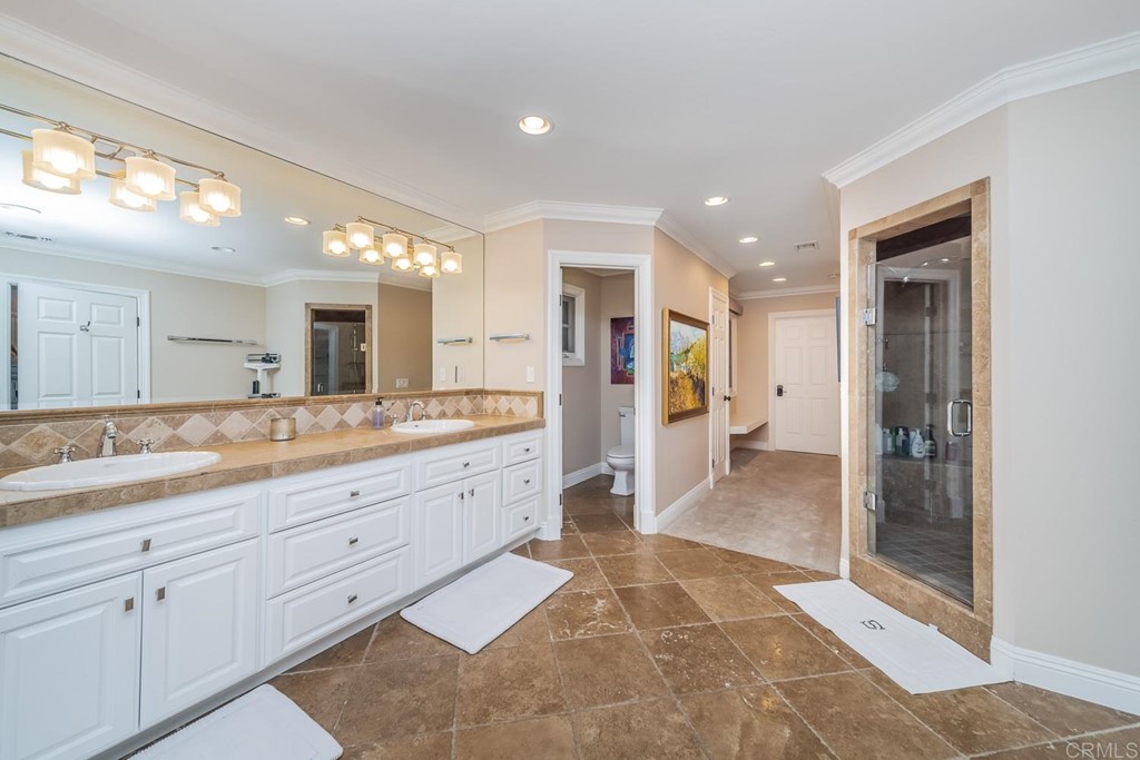 7695 Hillside Drive La Jolla, CA 92037 - Photo 19 of 39 Ocean & Coastline views from tub