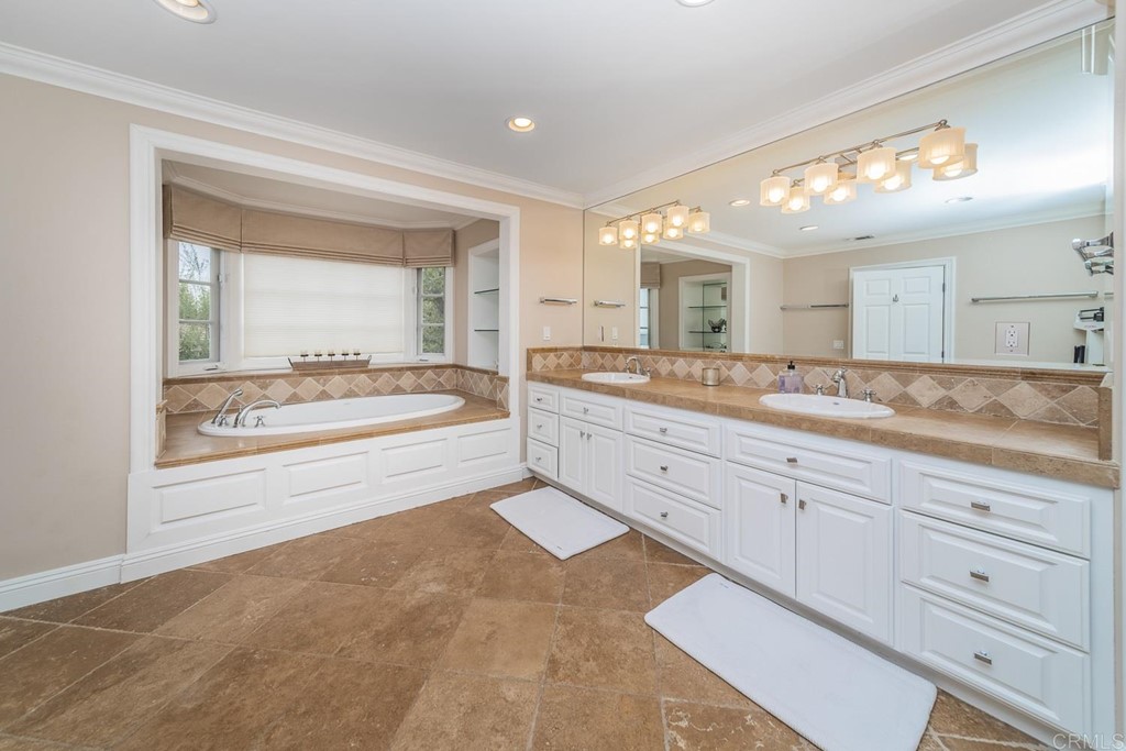 7695 Hillside Drive La Jolla, CA 92037 - Photo 20 of 39