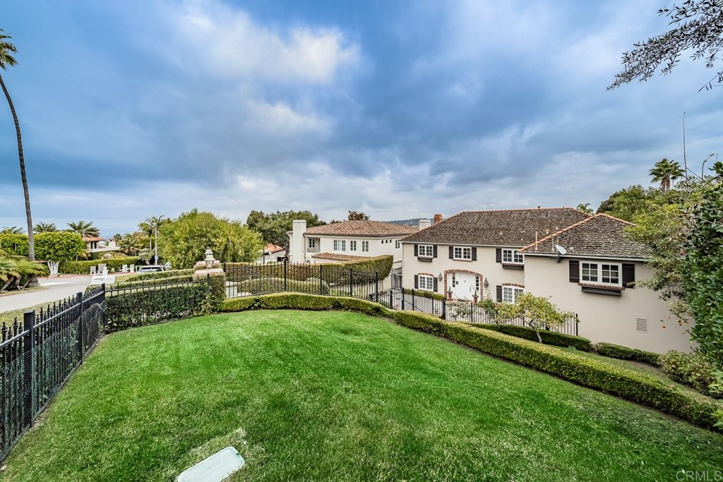 7695 Hillside Drive La Jolla, CA 92037 - Photo 3 of 39