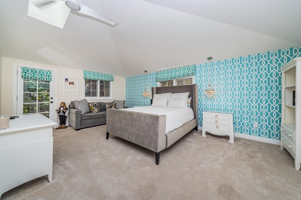 7695 Hillside Drive La Jolla, CA 92037 - Photo 21 of 39 Comes with retreat lounge area, could be lock off